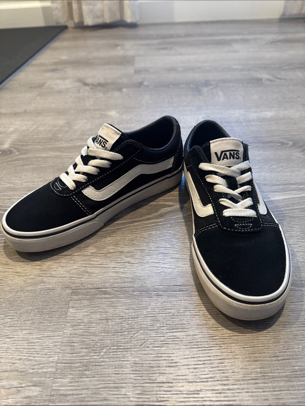 Vans Ward Black White Low Top Sneakers Women’s Size 6